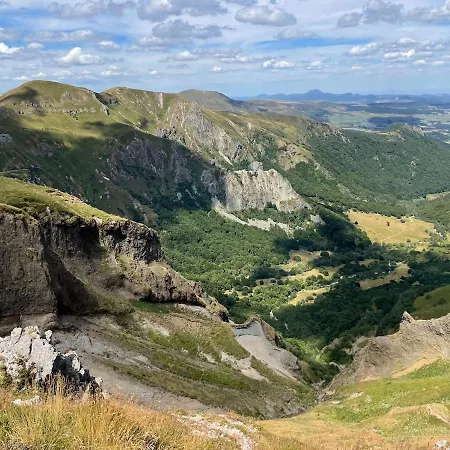 - Four à Pain Au Cœur Des Volcans * Vernines