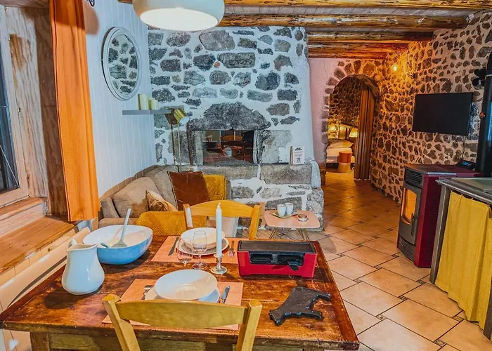 - Four A Pain Au Coeur Des Volcans * Vernines