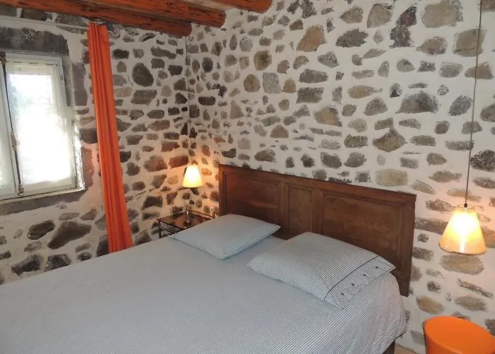 - Four A Pain Au Coeur Des Volcans *