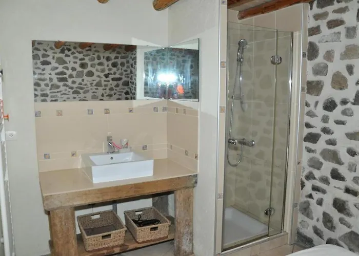 - Four A Pain Au Coeur Des Volcans *